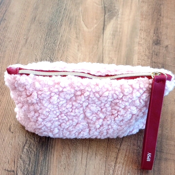 FREE W BUNDLE Ipsy Pink Sherpa Wristlet 4.5"x7" NWOT - Picture 2 of 7
